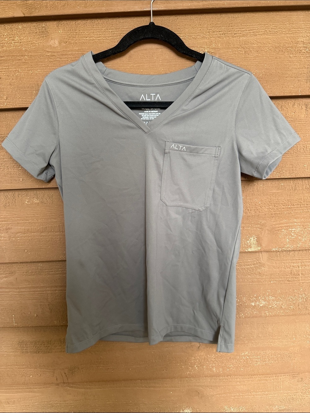 Alta Women's Stretch Scrub Short-Sleeve V-Neck Pocket Tee size XS